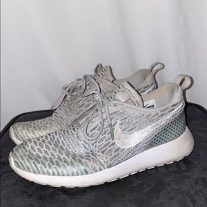 Women’s Nike Flyknit Roshe Sneakers Size 7